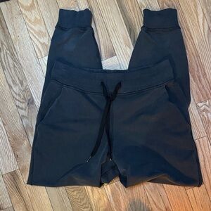 Lullulemon charcoal gray sweatpants size 6